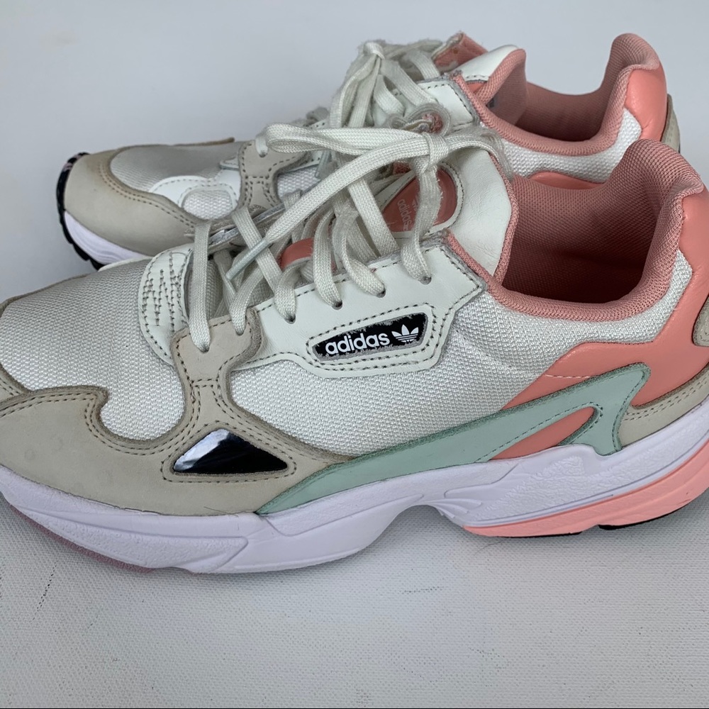 Adidas Torsion White & Coral tennis shoes size 9